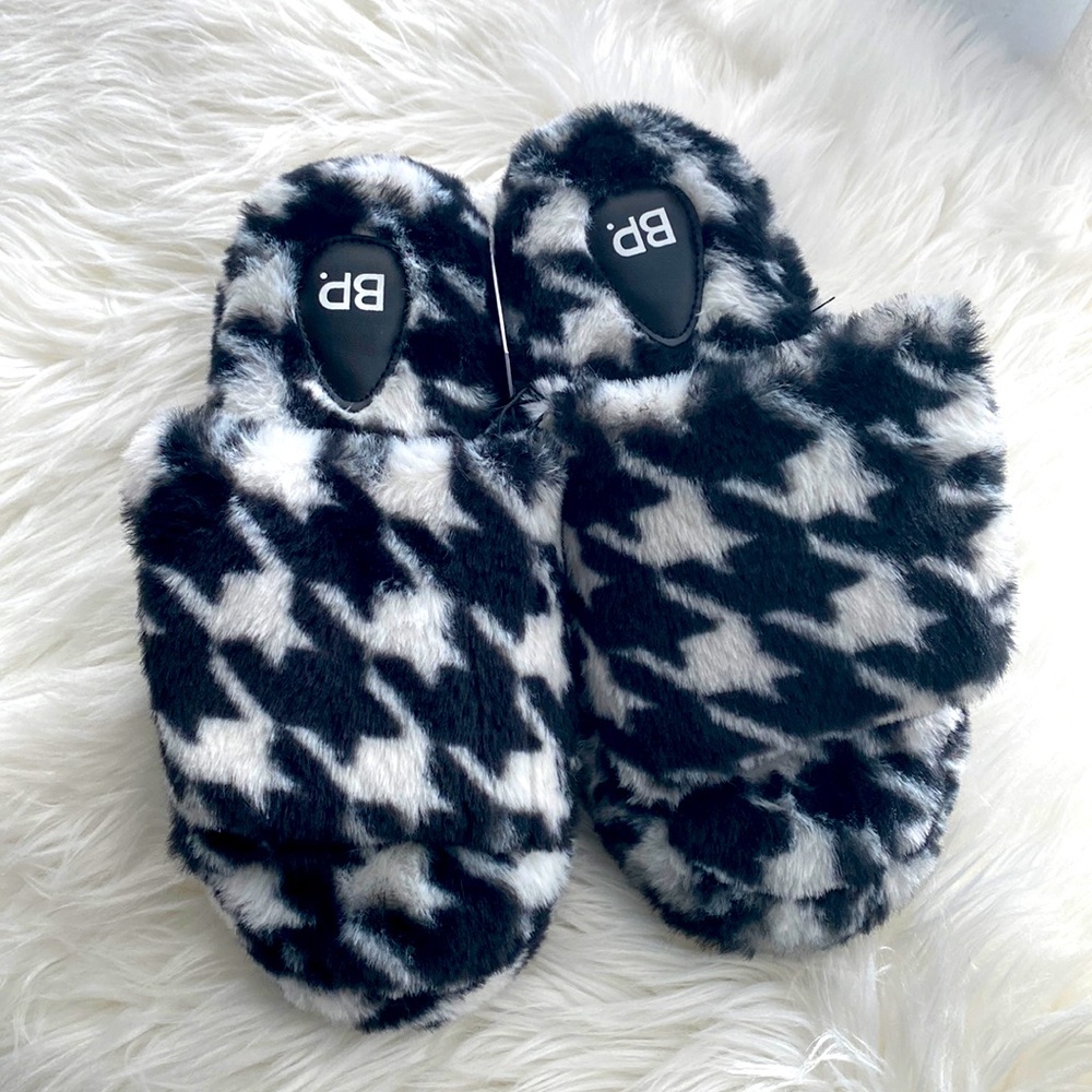 NWT slippers